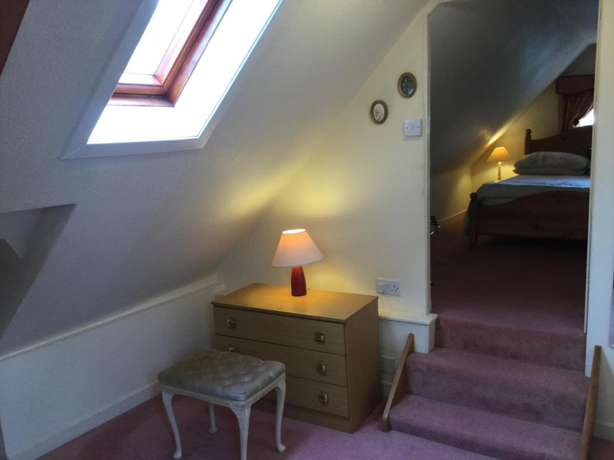Three-Bedroom Old Cottage Free Parking Inverness Exterior foto